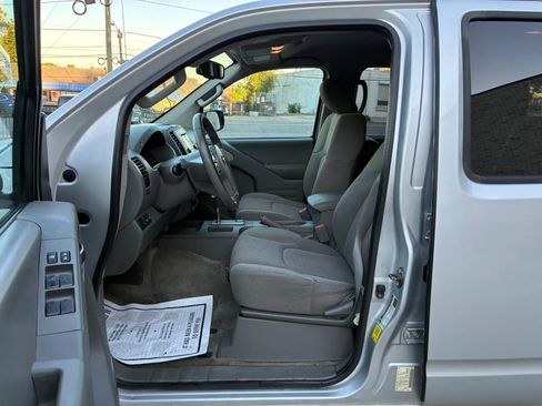 Used 2016 Nissan Frontier SV w/ SV Value Truck Package AWD/4WD image 10