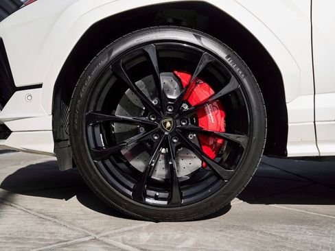 Used 2024 Lamborghini Urus S AWD/4WD image 3