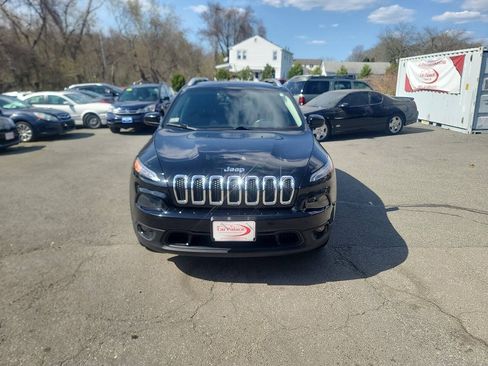 Used 2018 Jeep Cherokee Latitude Plus w/ Cold Weather Group AWD/4WD image 3