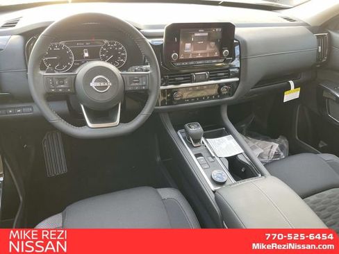 New 2025 Nissan Pathfinder SV image 10