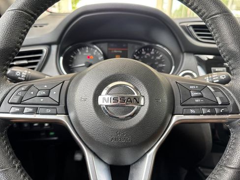 Used 2020 Nissan Rogue SV FWD image 22