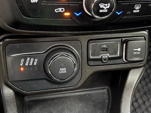 Used 2021 Jeep Renegade Latitude image 33