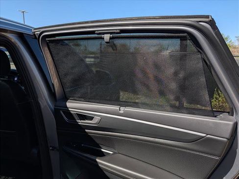 Certified 2025 Volkswagen Atlas Cross Sport SE w/ Panoramic Sunroof Package FWD image 16