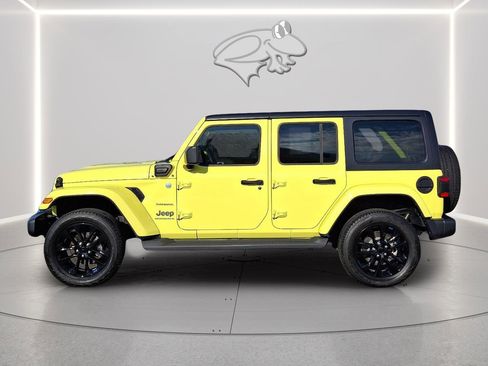 Used 2023 Jeep Wrangler Sahara w/ Cold Weather Group image 8