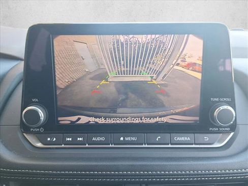Used 2023 Nissan Rogue SV FWD image 13