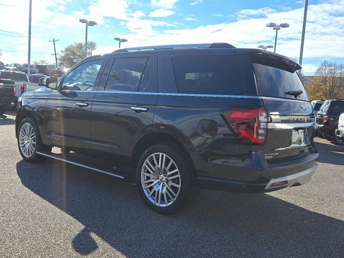 Certified 2024 Ford Expedition Platinum image 7
