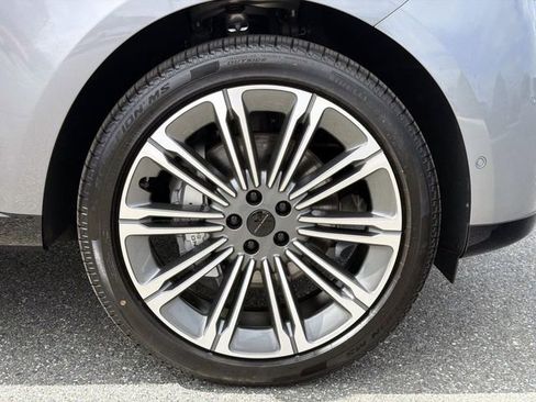 New 2026 Land Rover Range Rover SE image 8