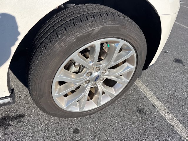 Used 2019 Ford Expedition Limited w/ Equipment Group 302A AWD/4WD image 11