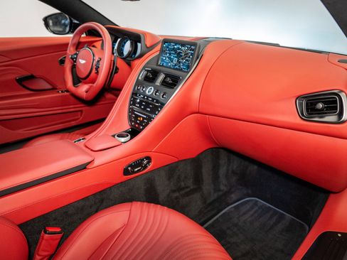 Used 2023 Aston Martin DB11 Coupe image 16