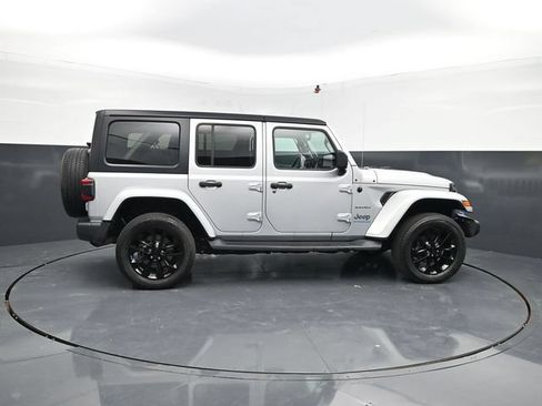 Used 2023 Jeep Wrangler Unlimited Sahara w/ Cold Weather Group AWD/4WD image 11