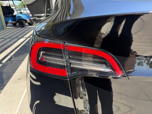Used 2024 Tesla Model Y 2WD image 14