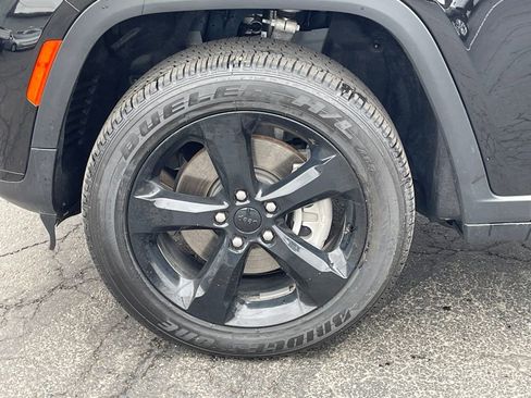 Used 2025 Jeep Grand Cherokee L Altitude image 11