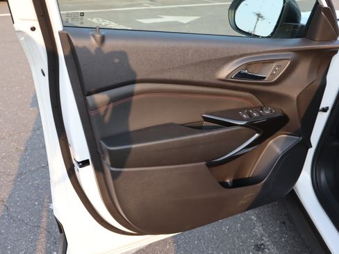 Used 2026 Chevrolet Trax RS w/ Sunroof Package FWD image 15