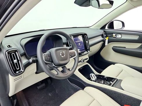 New 2026 Volvo XC40 B5 Ultra w/ Climate Package image 16