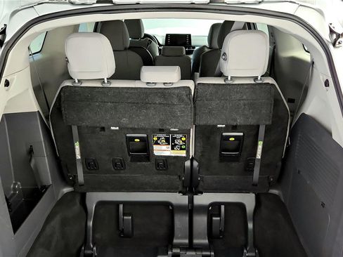 Used 2024 Toyota Sienna LE image 25