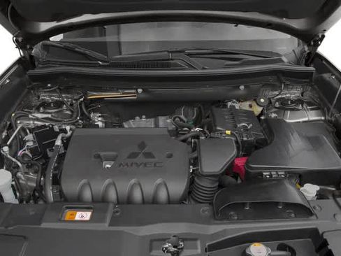Used 2016 Mitsubishi Outlander SEL FWD image 16
