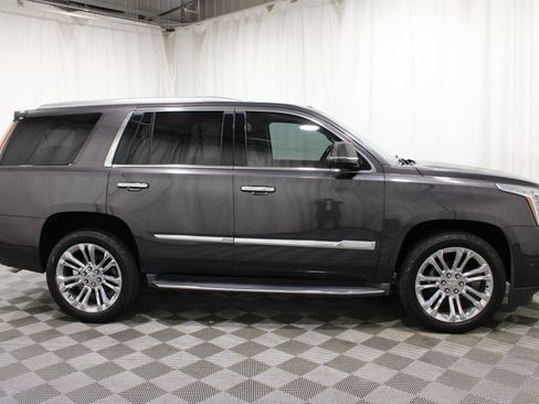 Used 2017 Cadillac Escalade Luxury w/ LPO, Radiant Package AWD/4WD image 31