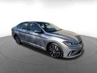 Used 2025 Volkswagen Jetta SE video 2