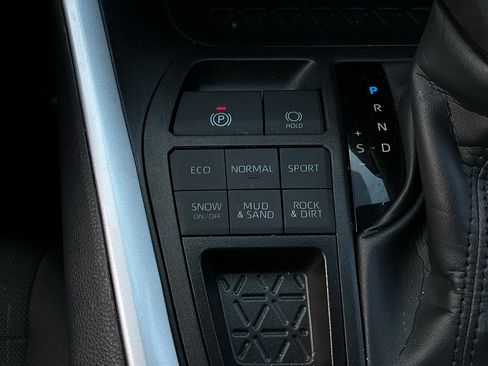 Used 2025 Toyota RAV4 XLE image 24