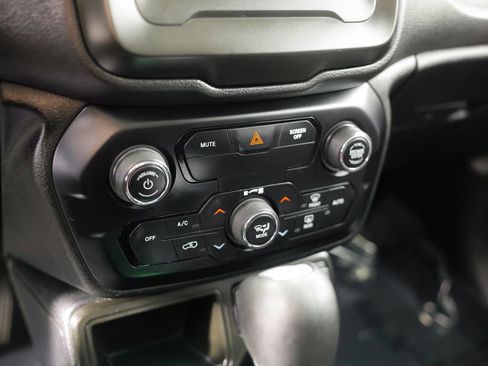 Used 2020 Jeep Renegade Altitude image 24