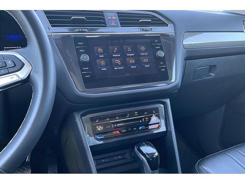 Used 2022 Volkswagen Tiguan SE AWD/4WD image 9