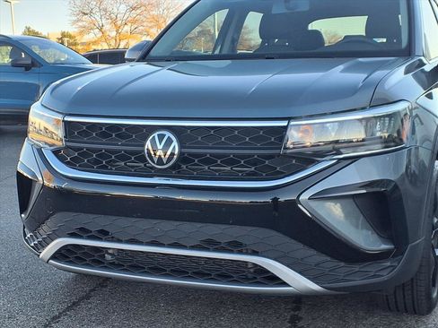 Certified 2022 Volkswagen Taos SE image 20