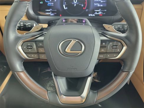 New 2025 Lexus LX 600 4WD w/ Luxury Package image 32