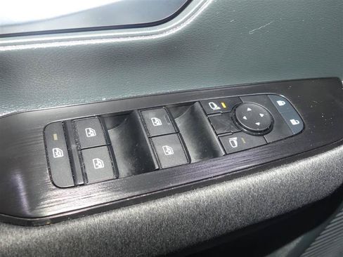 Used 2025 Nissan Kicks SV AWD/4WD image 20