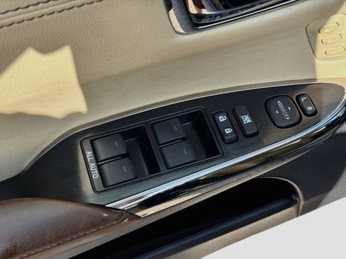 Used 2016 Toyota Avalon Limited FWD image 22