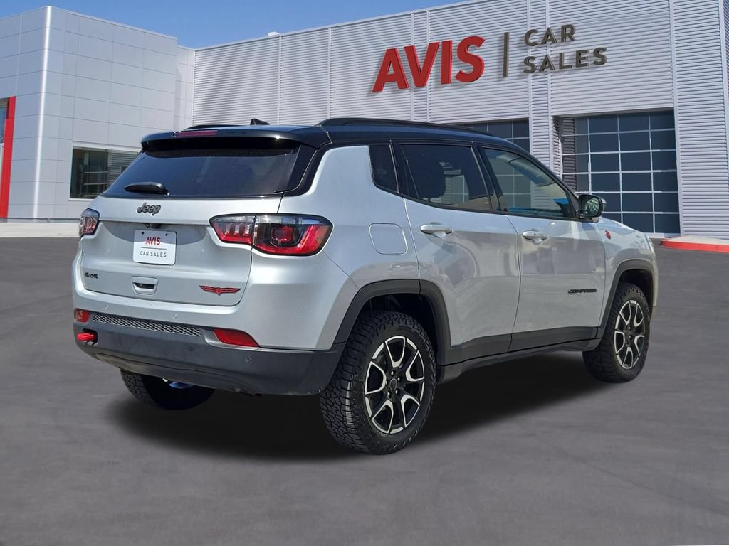 Used 2025 Jeep Compass Trailhawk AWD/4WD image 6