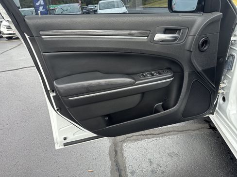Used 2021 Chrysler 300 Touring L RWD image 5
