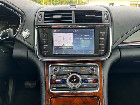 Used 2019 Lincoln Continental Reserve AWD/4WD image 23
