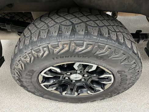 Used 2023 Chevrolet Silverado 1500 ZR2 AWD/4WD image 17