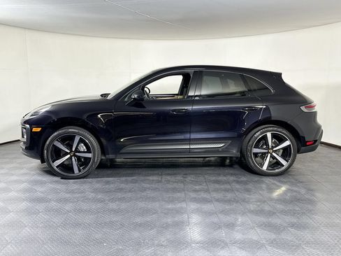 Certified 2024 Porsche Macan AWD/4WD image 2