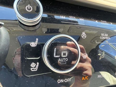 Certified 2025 INFINITI QX60 Luxe w/ Vision Package AWD/4WD image 14
