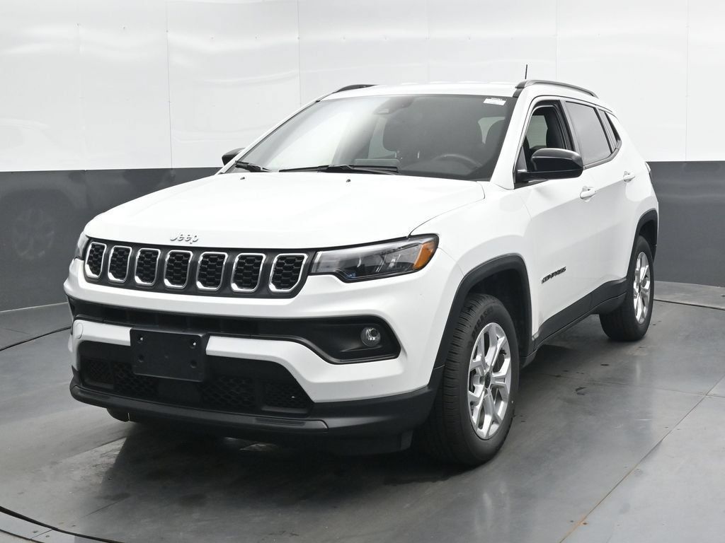 Used 2025 Jeep Compass Latitude AWD/4WD image 6