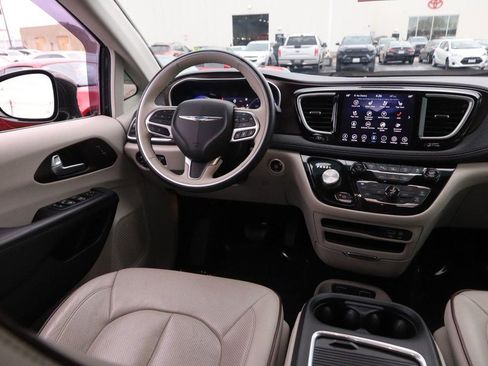 Used 2019 Chrysler Pacifica Limited w/ Tire & Wheel Group image 23