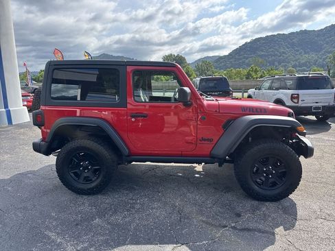 Used 2025 Jeep Wrangler Sport image 3