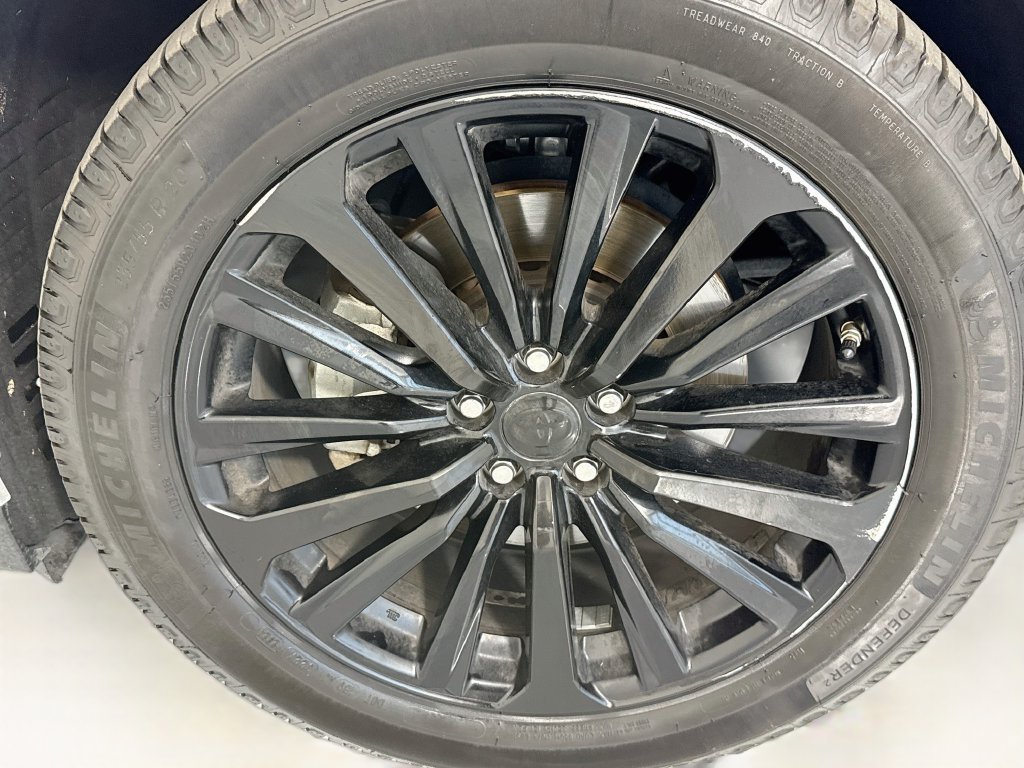Used 2022 Toyota Highlander XSE FWD image 31