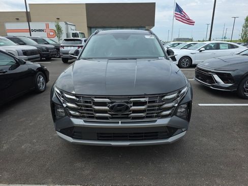Used 2025 Hyundai Tucson Limited AWD/4WD image 2