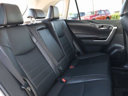 Used 2021 Toyota RAV4 XLE Premium image 35