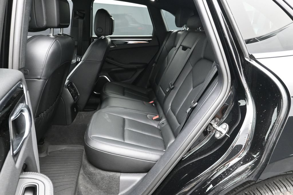 Certified 2023 Porsche Macan AWD/4WD image 16