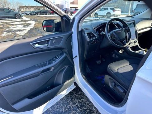 Used 2024 Ford Edge SE image 10