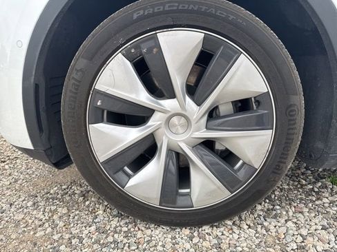 Used 2021 Tesla Model Y 2WD image 7