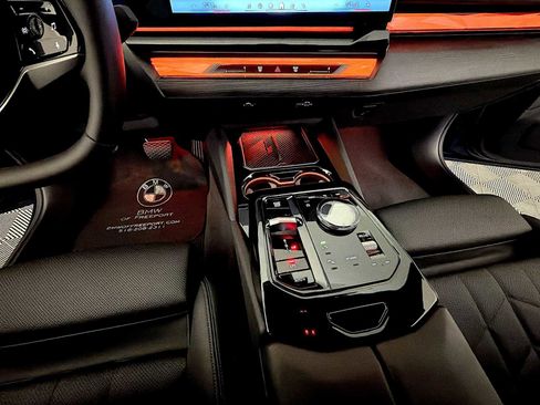 Used 2025 BMW 540i xDrive image 18