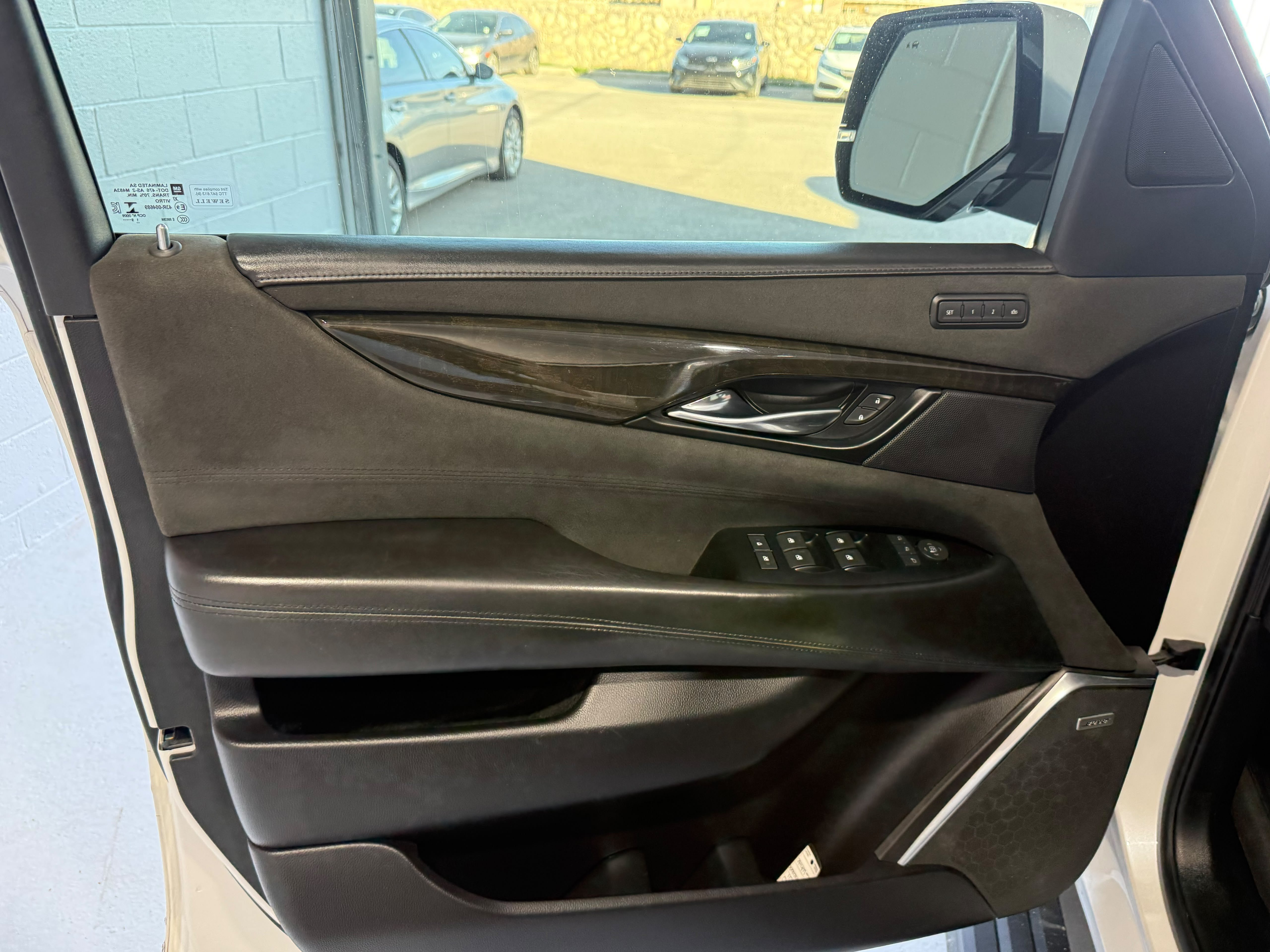 Used 2020 Cadillac Escalade Platinum AWD/4WD image 11