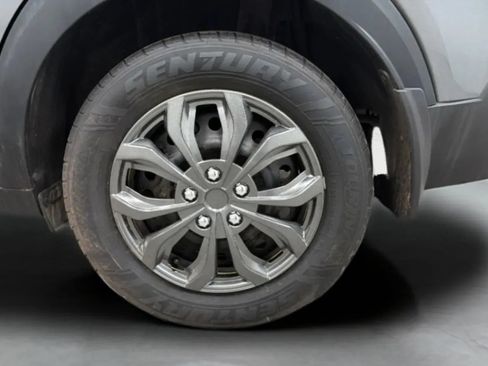 Used 2019 Nissan Kicks S FWD image 28