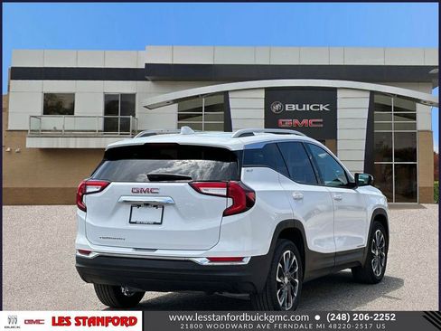Used 2024 GMC Terrain SLT w/ Tech Package FWD image 6