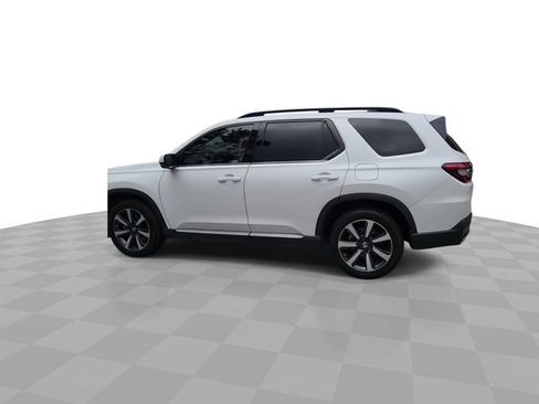 Used 2023 Honda Pilot Touring image 6
