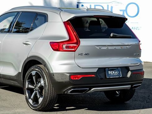 Used 2019 Volvo XC40 T5 Inscription image 10
